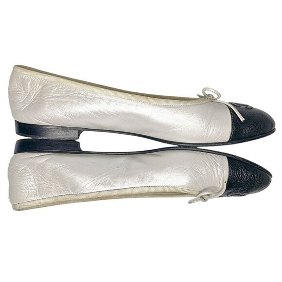 Chanel CC Cap Toe Ballet Flats Silvery White & Black Leather EU 39.5 Ballerinas - Picture 7 of 13
